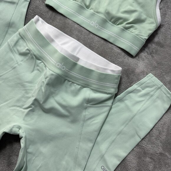 Alo Yoga Airbrush Better Together Bra And High-Waist 7/8 Better Together Legging - Picture 3 of 6